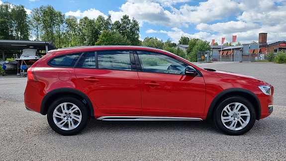 Volvo V60 Cross Country 4 of 5