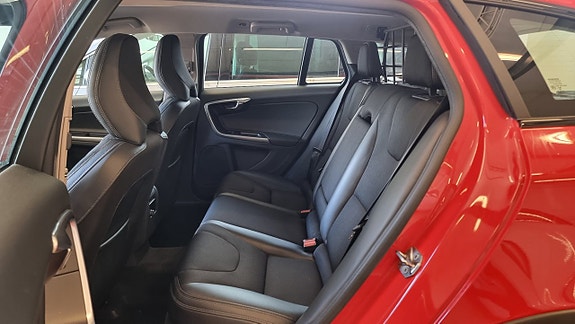 Volvo V60 Cross Country 12 of 16