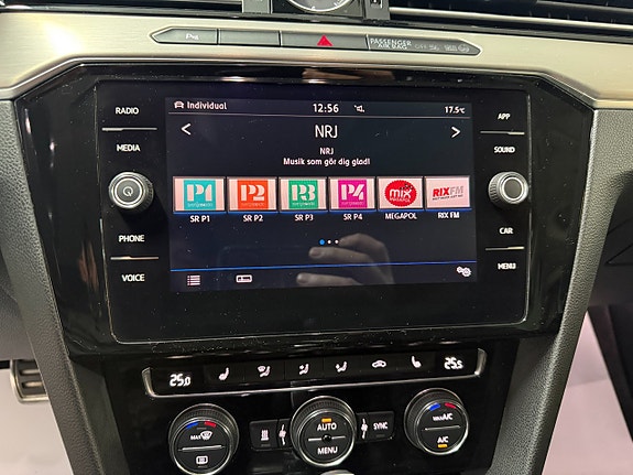 Volkswagen Passat Alltrack 13 of 19