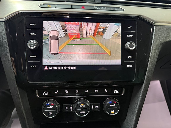 Volkswagen Passat Alltrack 12 of 19