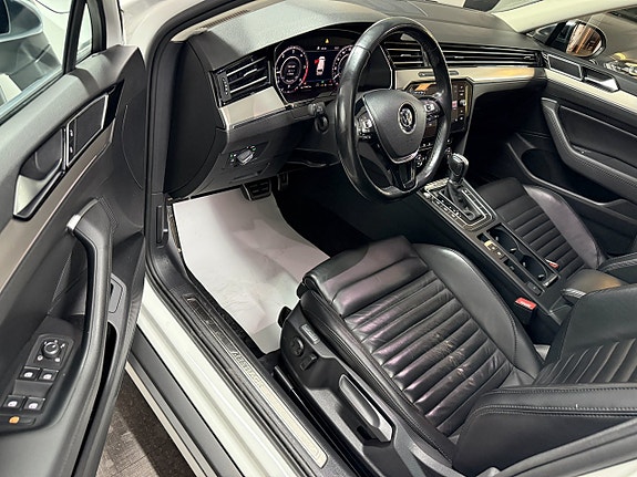 Volkswagen Passat Alltrack 8 of 19