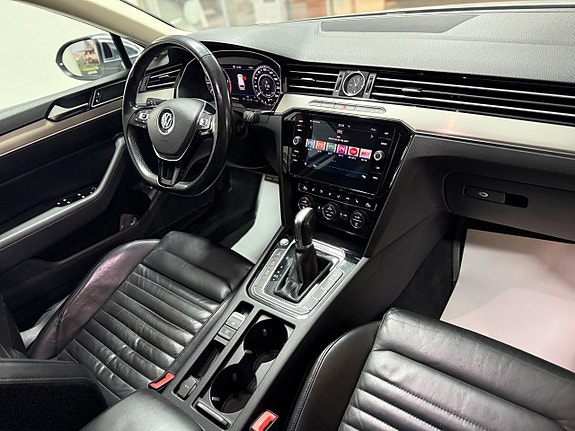 Volkswagen Passat Alltrack 9 of 19