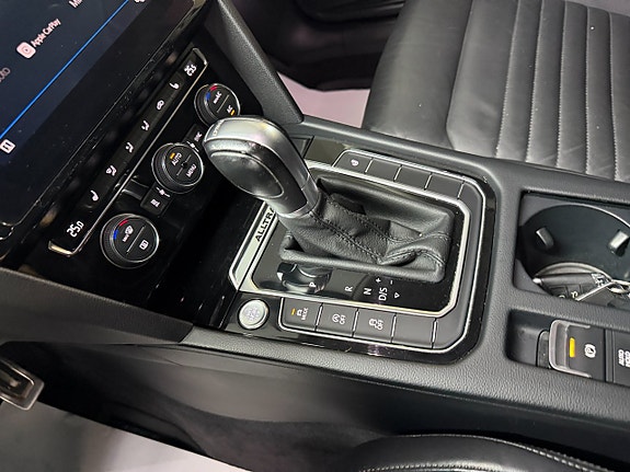 Volkswagen Passat Alltrack 11 of 19