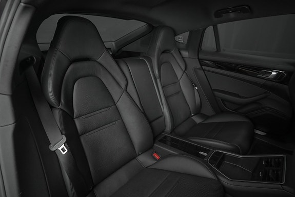 Porsche Panamera 4 8 of 11