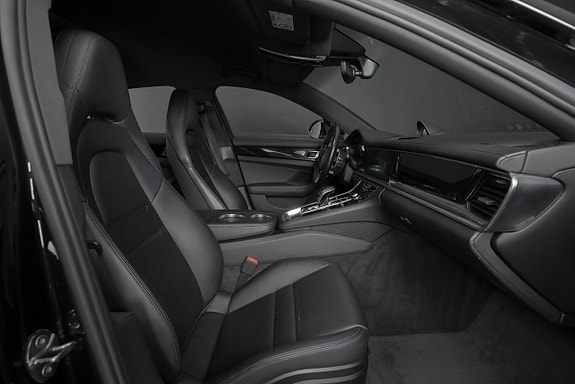 Porsche Panamera 4 5 of 5