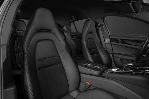 Porsche Panamera 4 10 of 11