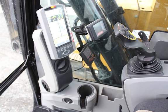 Bandgrävare CAT 325 FLCR Rototilt Centralsmörj. Dieselvärmar 11 of 12