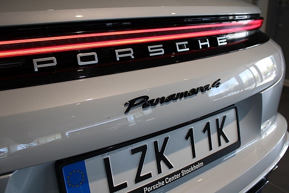 Porsche Panamera 4 5 of 5