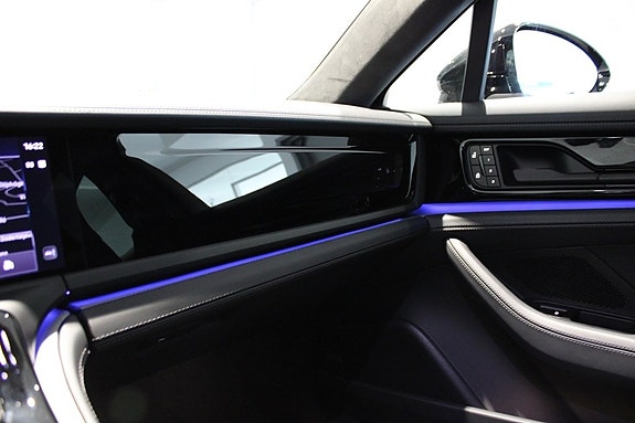 Porsche Panamera 4 17 of 23