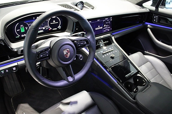 Porsche Panamera 4 12 of 23