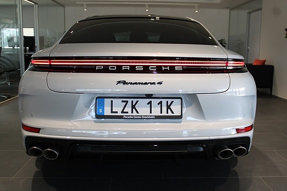 Porsche Panamera 4 4 of 5