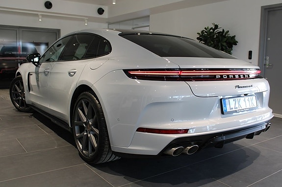 Porsche Panamera 4 2 of 5