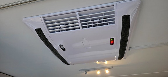 Adria Adora 593 UP Queenbed AC Markis 5 of 19