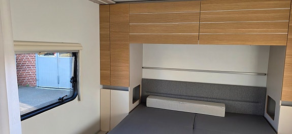 Adria Adora 593 UP Queenbed AC Markis 11 of 19