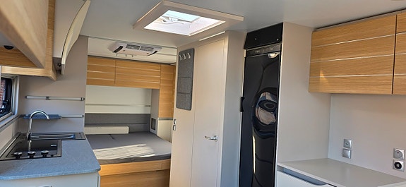Adria Adora 593 UP Queenbed AC Markis 16 of 19