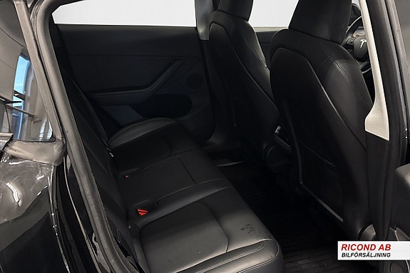 Tesla Model Y 8 of 13