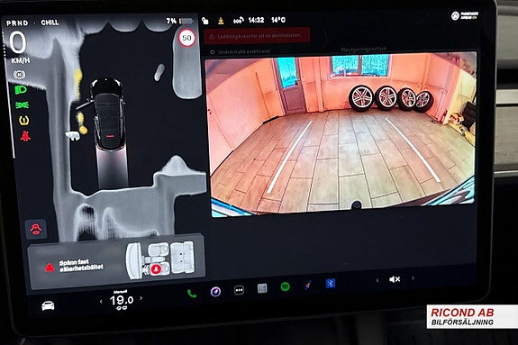 Tesla Model Y 10 of 13