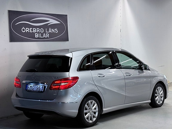 Mercedes-Benz B180 2 of 5