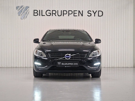 Volvo V60 2 of 23