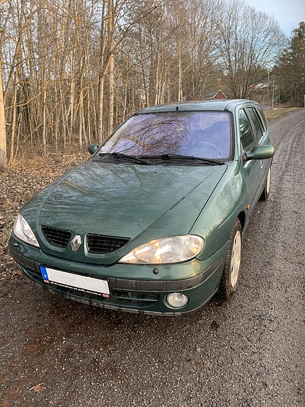 Renault Megane 2 of 8