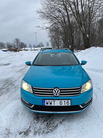 Volkswagen Passat 2 of 5