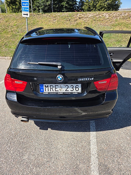 BMW 320d 12 of 14