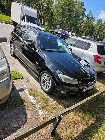 BMW 320d 2 of 14