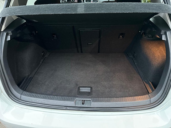 Volkswagen Golf VII 11 of 11