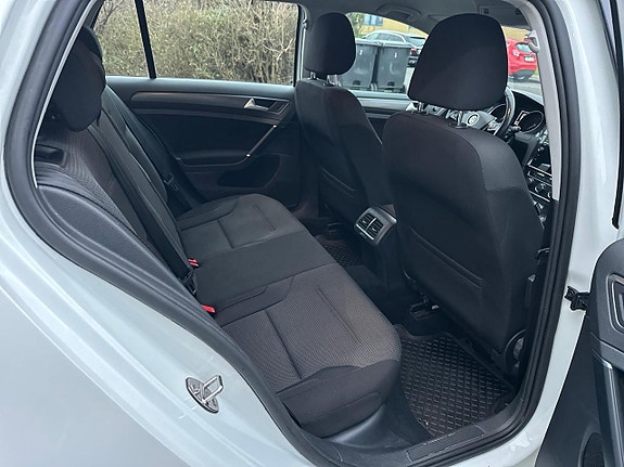 Volkswagen Golf VII 10 of 11