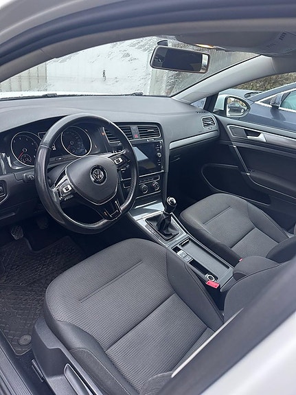 Volkswagen Golf VII 8 of 11