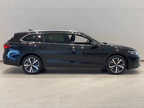 Volkswagen Passat 2 of 5