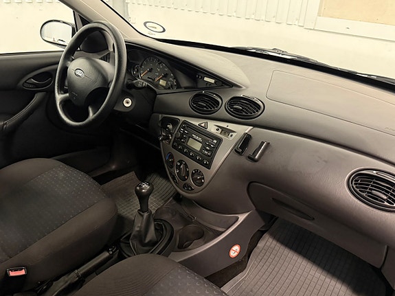 Ford Focus 9 of 12