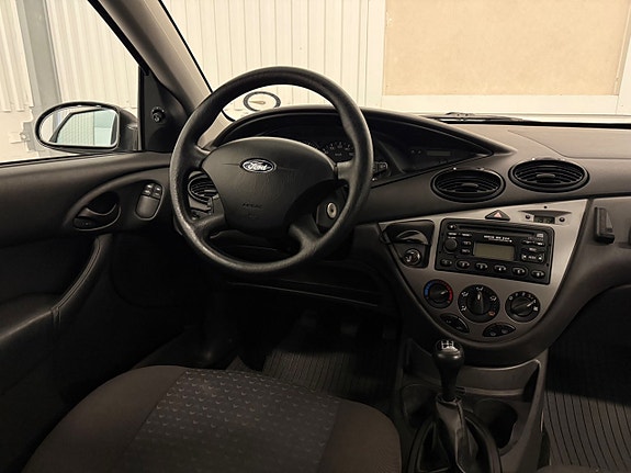 Ford Focus 8 of 12