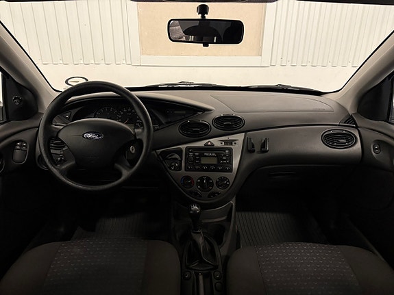 Ford Focus 7 of 12