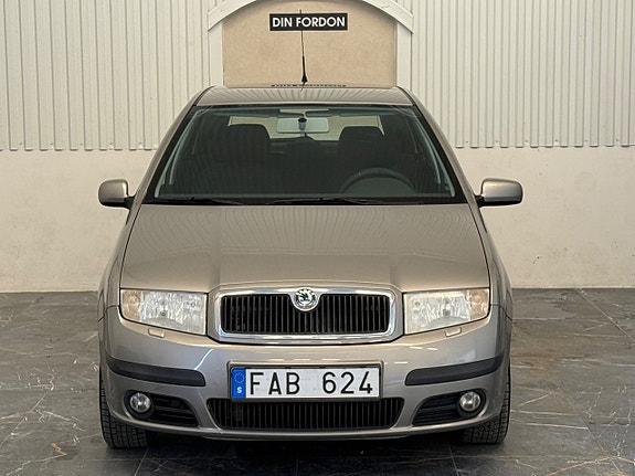Skoda Fabia 2 of 13