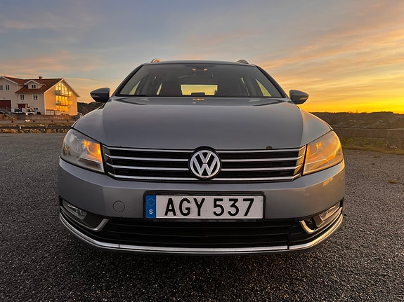 Volkswagen Passat 2 of 5