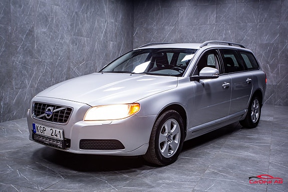 Volvo V70 4 of 21