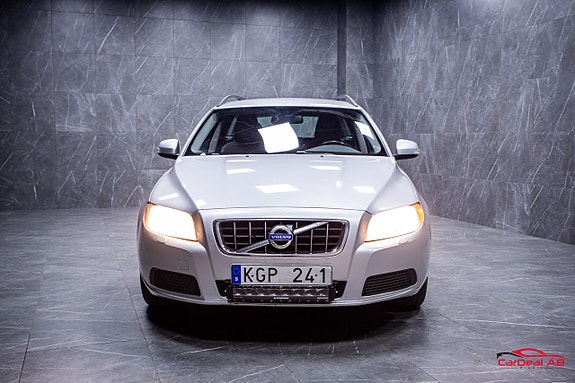 Volvo V70 3 of 21
