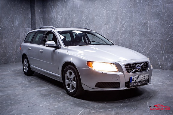 Volvo V70 2 of 21