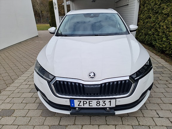 Skoda Octavia 2 of 5