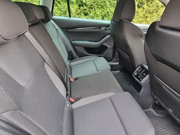 Skoda Octavia 3 of 5