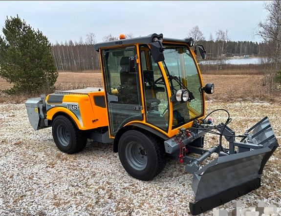 Belos TransGiant redskapsbärare med vikplog och sandspridare