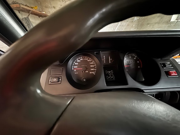 Mitsubishi Pajero 4 of 4