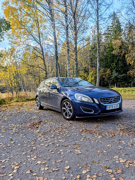 Volvo V60 2 of 5