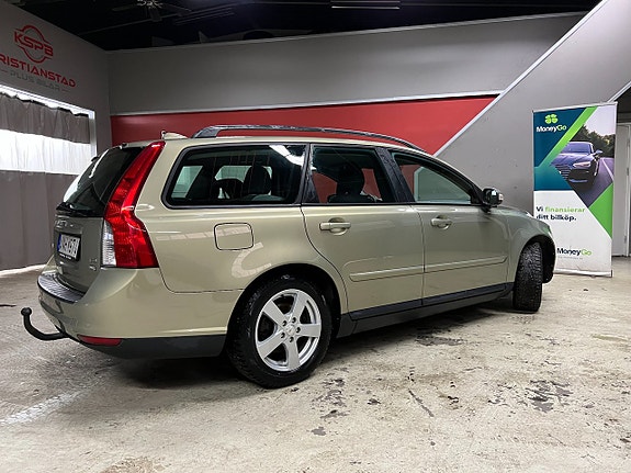 Volvo V50 3 of 7