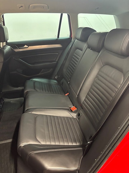 Volkswagen Passat 13 of 20