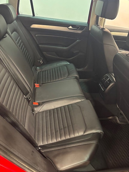 Volkswagen Passat 15 of 20