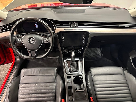 Volkswagen Passat 12 of 20