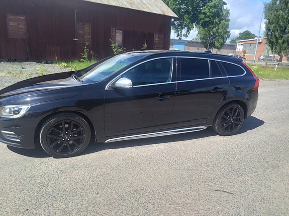 Volvo V60 2 of 12