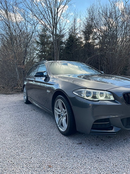 BMW 530d 4 of 5
